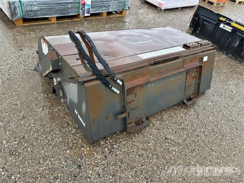 Bobcat 72 in Skid Steer Broom Escovas