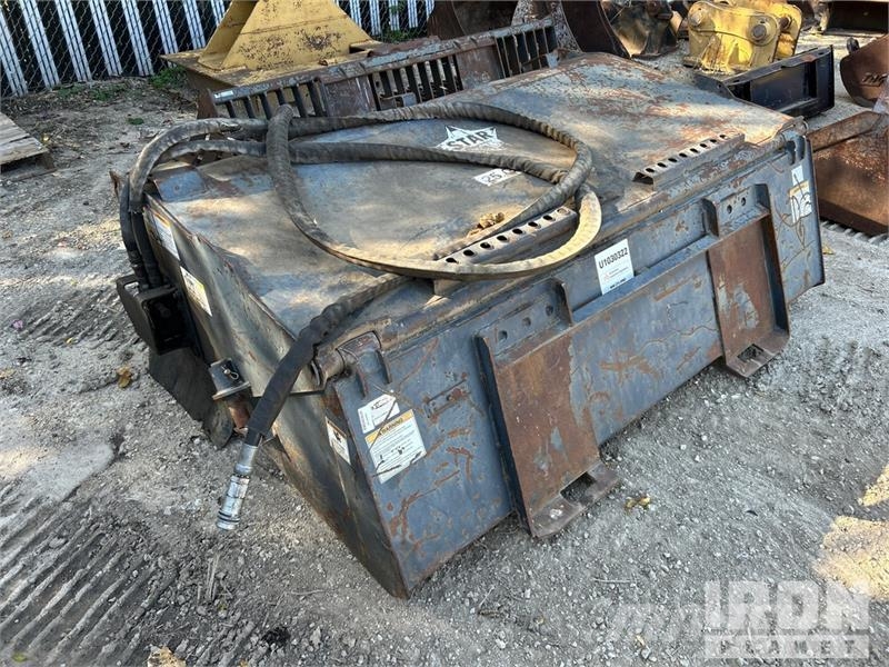 Bobcat 72 in Skid Steer Sweeper Щітки