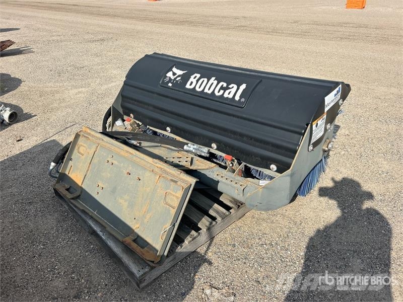 Bobcat 72 in Skid Steer Broom Børster