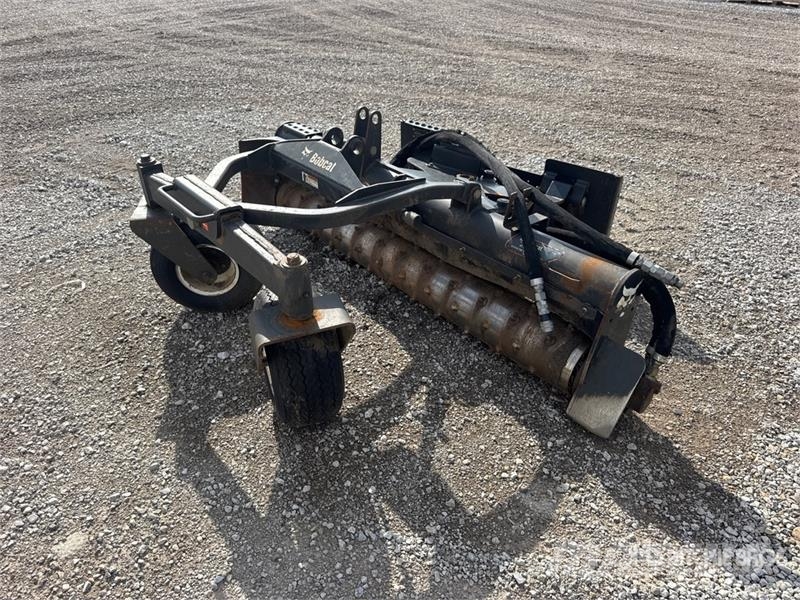 Bobcat 72SCM 74 in Skid Steer Power Rake Rendkészítő