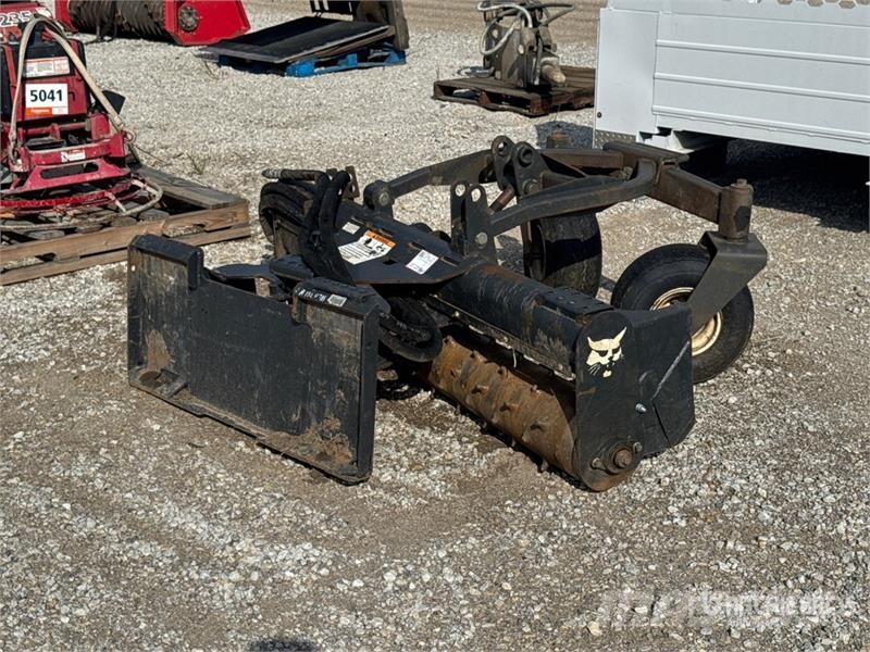 Bobcat 72SCM 74 in Skid Steer Power Rake Rendkészítő