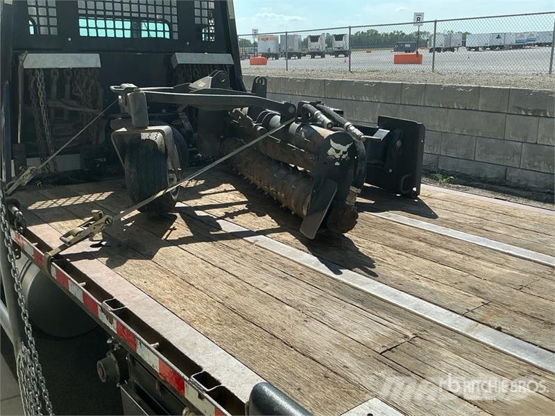 Bobcat 72SCM 74 in Skid Steer Power Rake Rastrillos y henificadores
