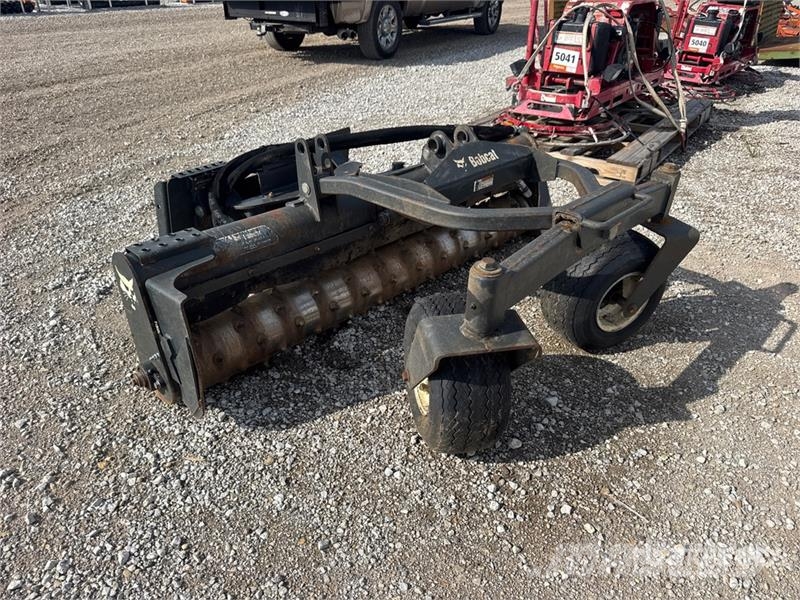 Bobcat 72SCM 74 in Skid Steer Power Rake Rendkészítő