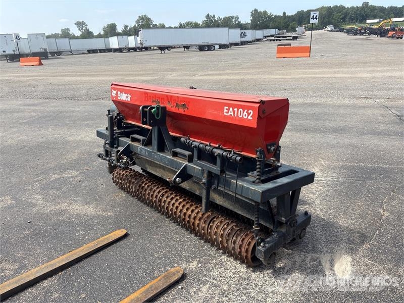 Bobcat 72SDR 72 in Skid Steer Seeder Sorvetőgép