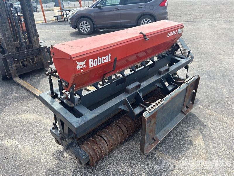 Bobcat 72SDR 72 in Skid Steer Seeder Sorvetőgép