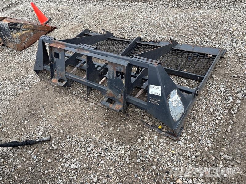 Bobcat 84 in Skid Steer Landplane Schwere Eggen