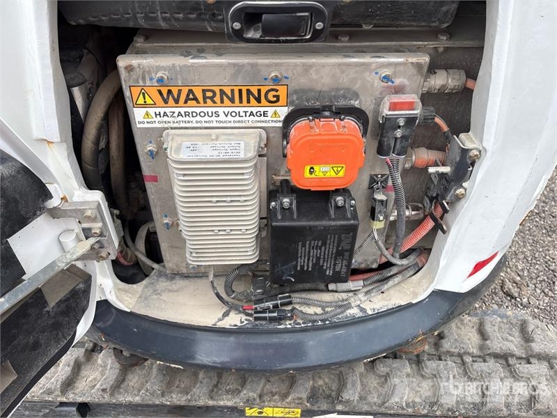 Bobcat Green Machine e320 Electric Mini Excavator 小型挖土機/掘鑿機<7t(小型挖掘機)