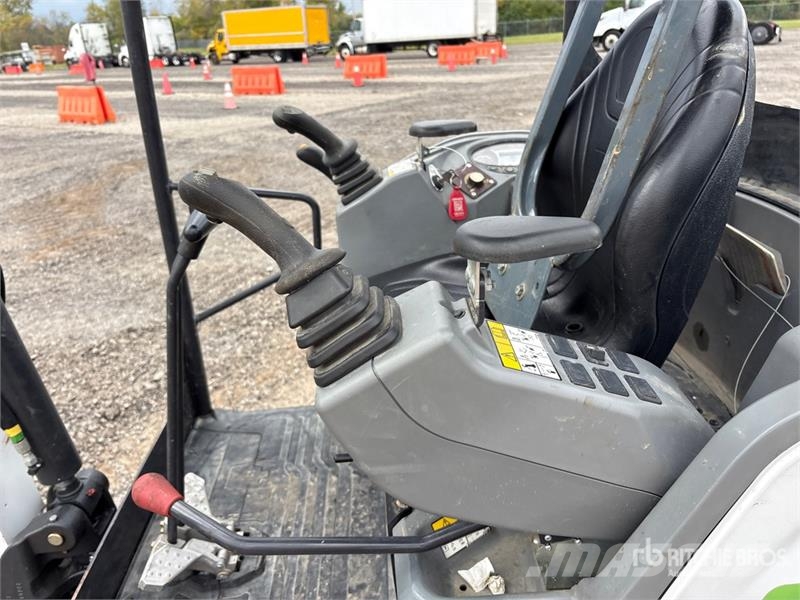 Bobcat Green Machine e320 Electric Mini Excavator 小型挖土機/掘鑿機<7t(小型挖掘機)