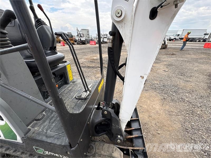 Bobcat Green Machine e320 Electric Mini Excavator 小型挖土機/掘鑿機<7t(小型挖掘機)