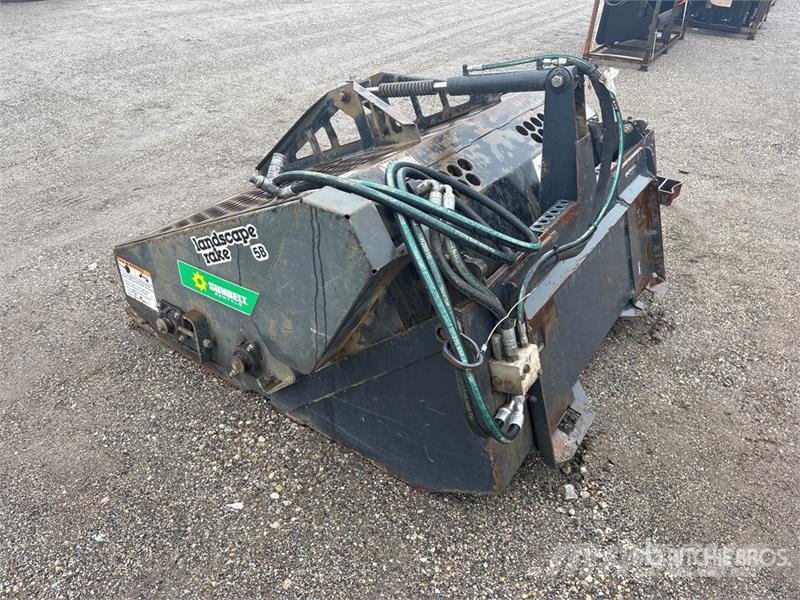 Bobcat LR5B 60 in Skid Steer Landscape Rake 犁耙和摊草机
