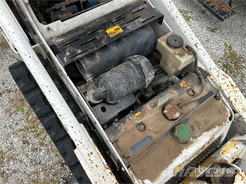 Bobcat MT100 Mini Compact Track Loader Skid steer mini nakladalci