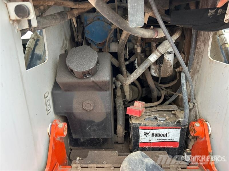 Bobcat MT100 Mini Compact Track Loader Skid steer mini nakladalci
