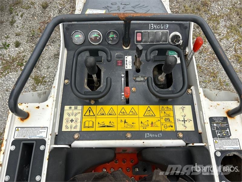 Bobcat MT100 Mini Compact Track Loader Skid steer mini nakladalci