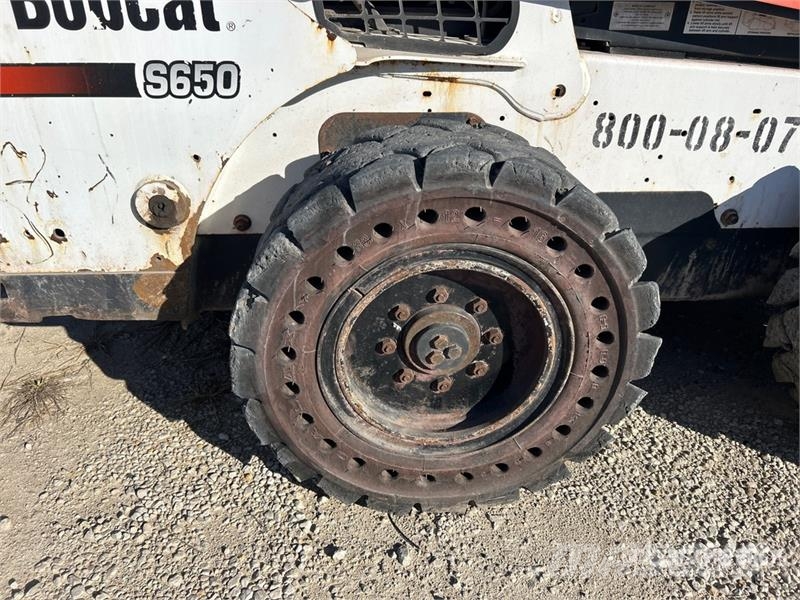 Bobcat S650 Skid steer loaders