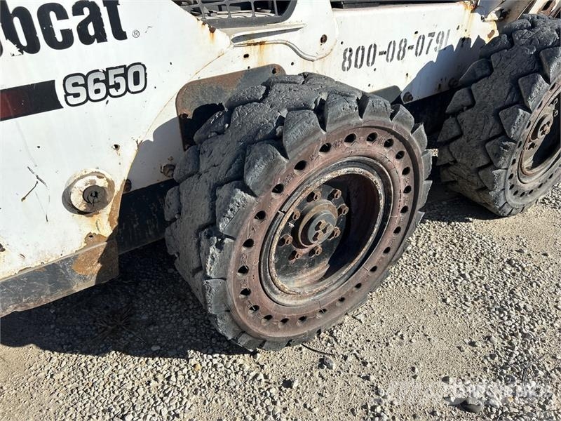 Bobcat S650 Skid steer loaders
