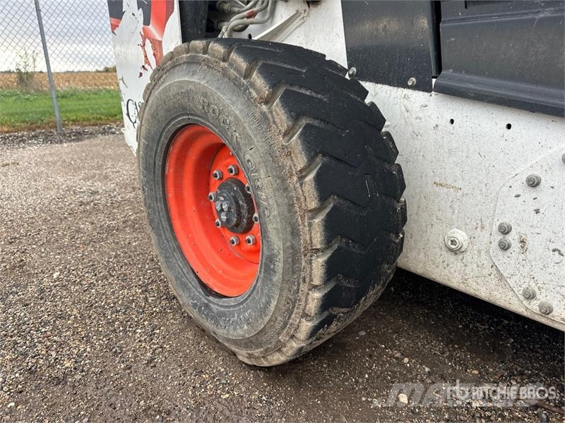 Bobcat S76 All-Wheel Steer Skid Steer Loader Mini Pale Gommate