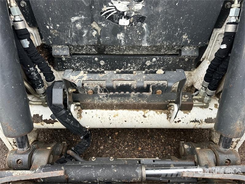 Bobcat S76 All-Wheel Steer Skid Steer Loader Mini Pale Gommate