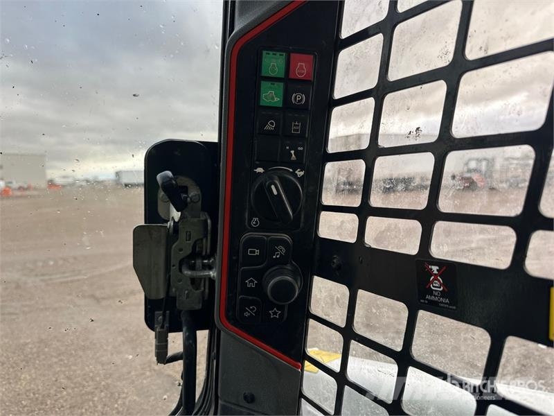 Bobcat S76 All-Wheel Steer Skid Steer Loader Skid steer loaders