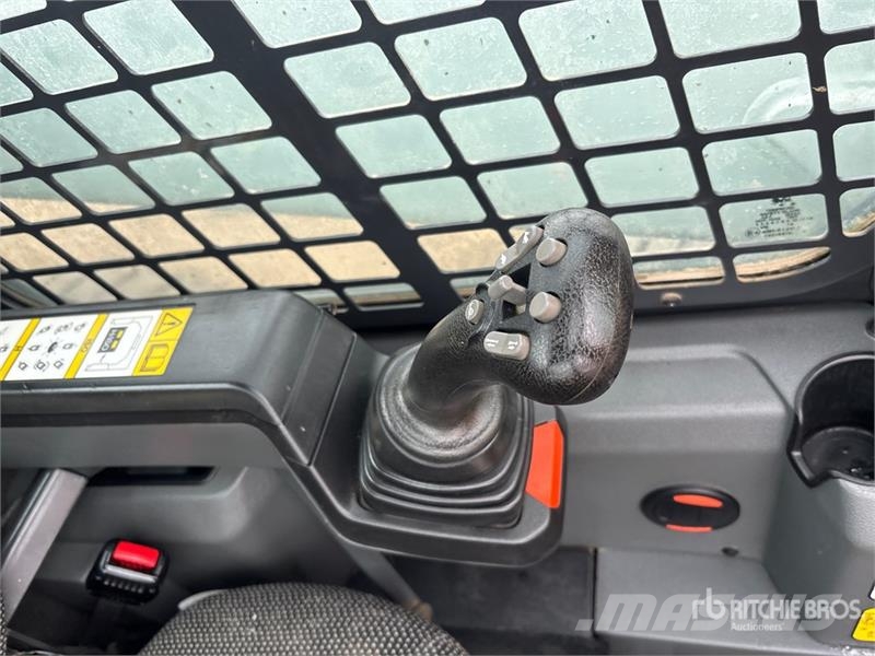 Bobcat S76 All-Wheel Steer Two-Speed High Flow Skid Steer Kompaktrakodók