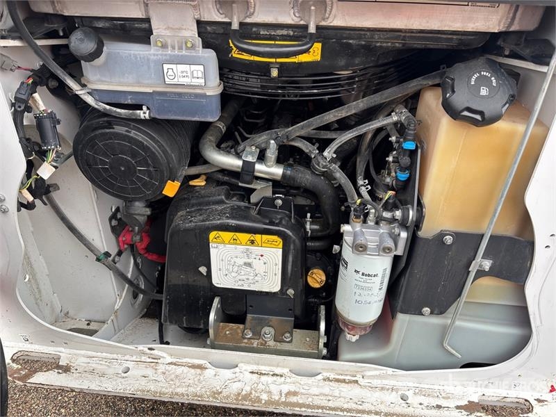 Bobcat S76 All-Wheel Steer Two-Speed High Flow Skid Steer Kompaktrakodók
