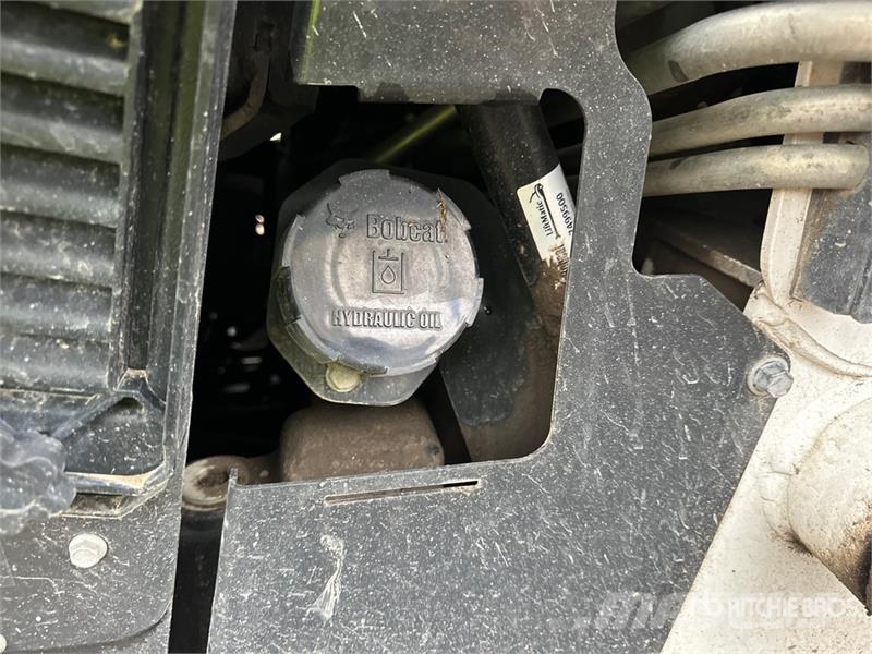 Bobcat S76 All-Wheel Steer Skid Steer Loader Mini Pale Gommate
