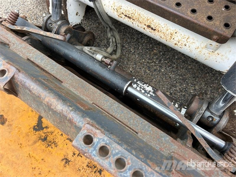 Bobcat T320 لوادر انزلاقية التوجيه