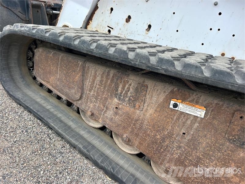 Bobcat T320 لوادر انزلاقية التوجيه