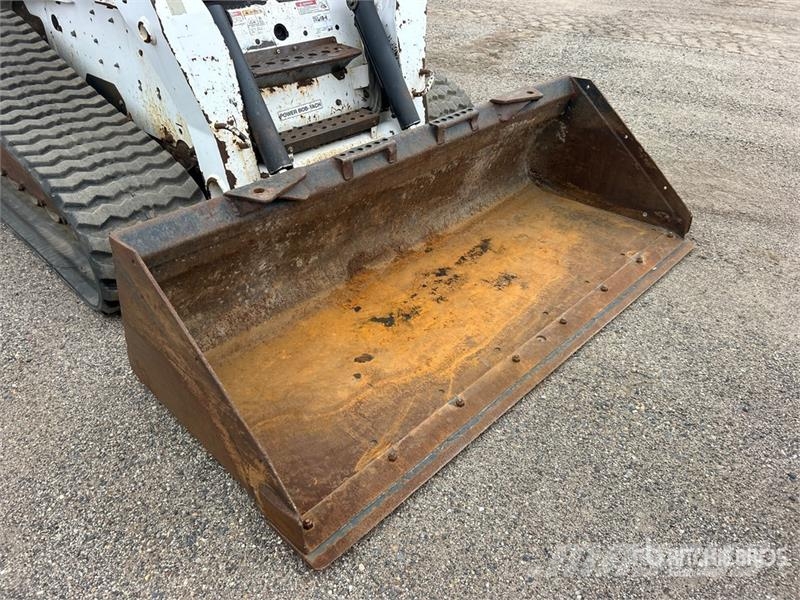 Bobcat T320 لوادر انزلاقية التوجيه