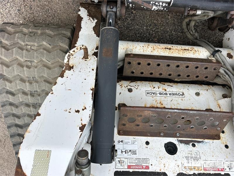 Bobcat T320 لوادر انزلاقية التوجيه