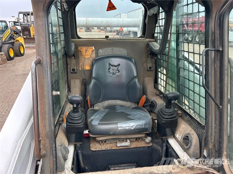 Bobcat T320 لوادر انزلاقية التوجيه