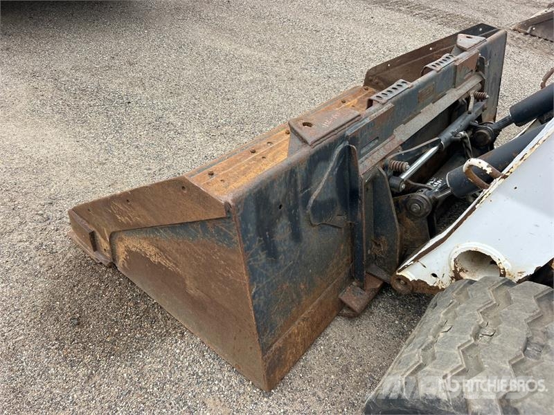 Bobcat T320 لوادر انزلاقية التوجيه
