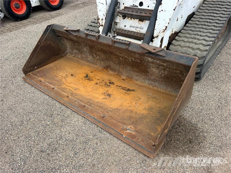 Bobcat T320 لوادر انزلاقية التوجيه
