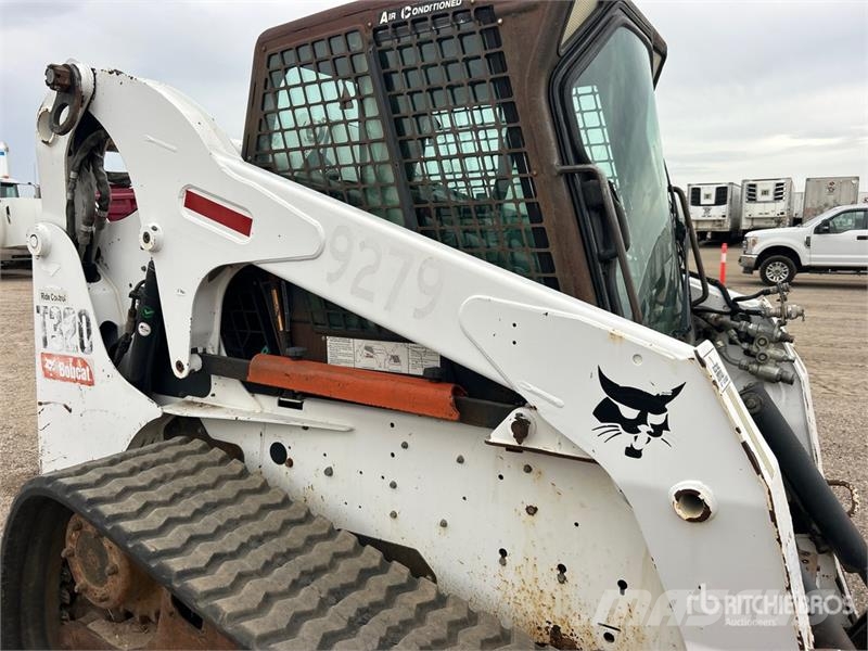 Bobcat T320 لوادر انزلاقية التوجيه