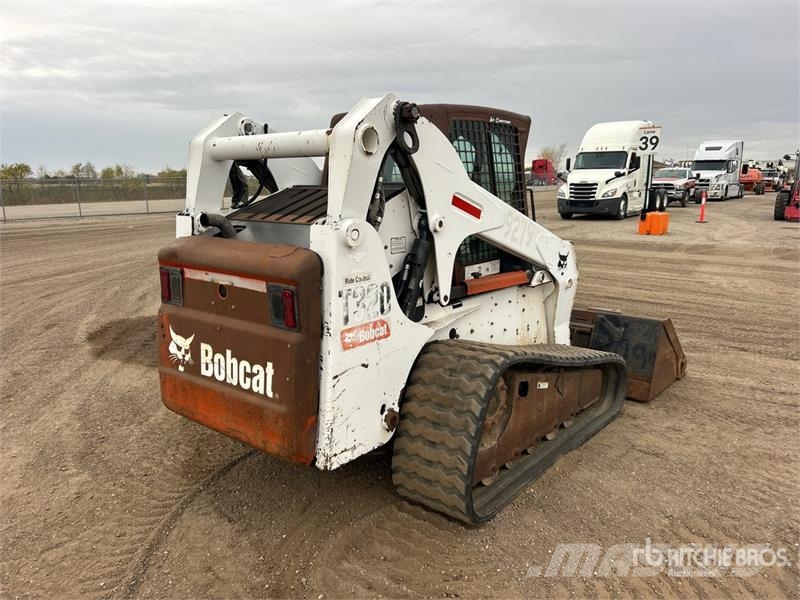 Bobcat T320 لوادر انزلاقية التوجيه