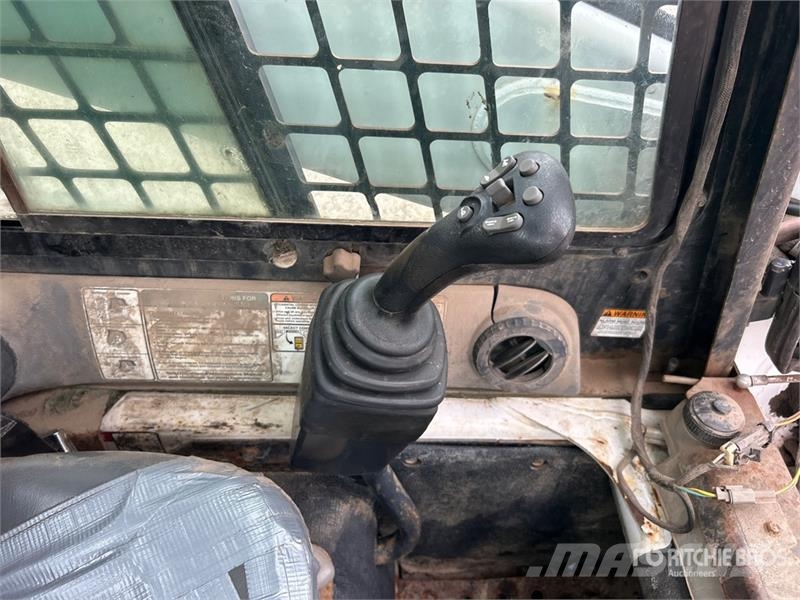 Bobcat T320 لوادر انزلاقية التوجيه