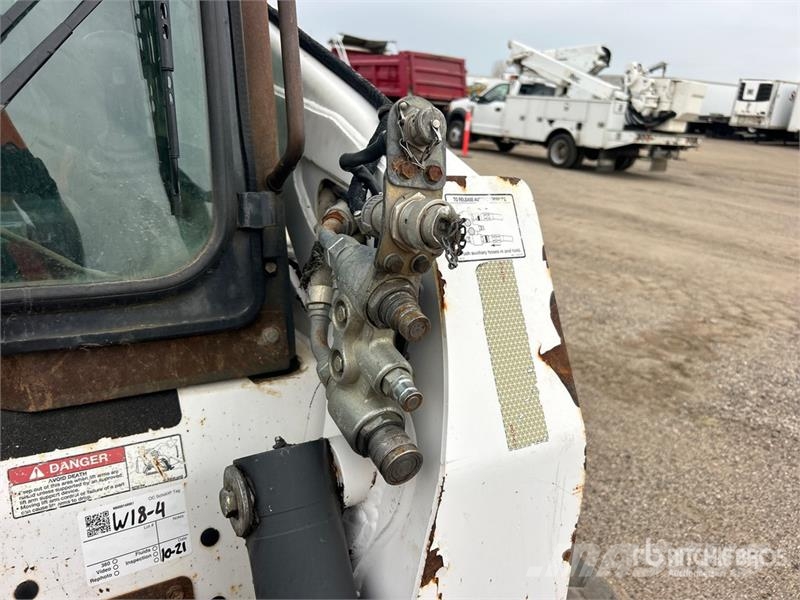 Bobcat T320 لوادر انزلاقية التوجيه