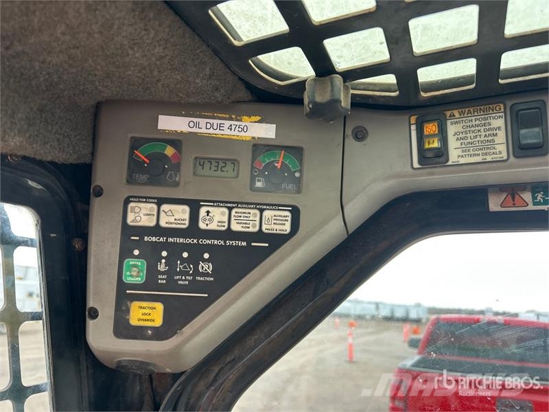 Bobcat T320 لوادر انزلاقية التوجيه