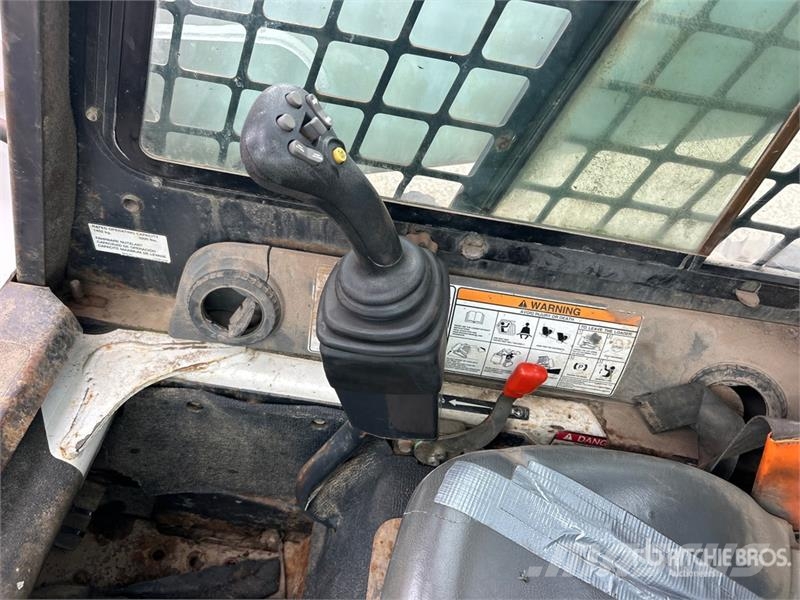 Bobcat T320 لوادر انزلاقية التوجيه
