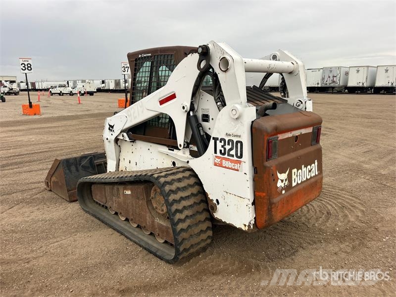 Bobcat T320 لوادر انزلاقية التوجيه