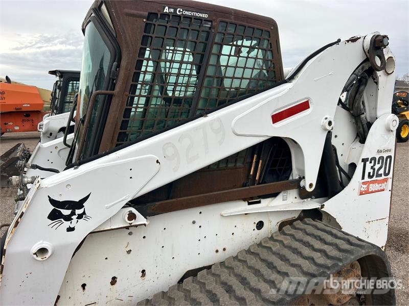 Bobcat T320 لوادر انزلاقية التوجيه
