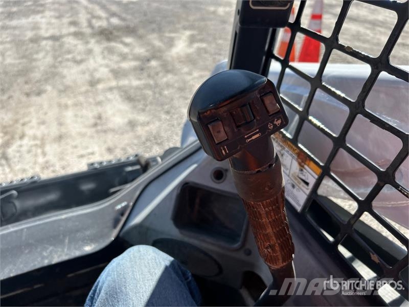 Bobcat T590 Skid steer mini nakladalci