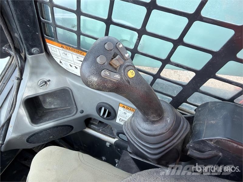 Bobcat T590 Carregadoras de direcção deslizante