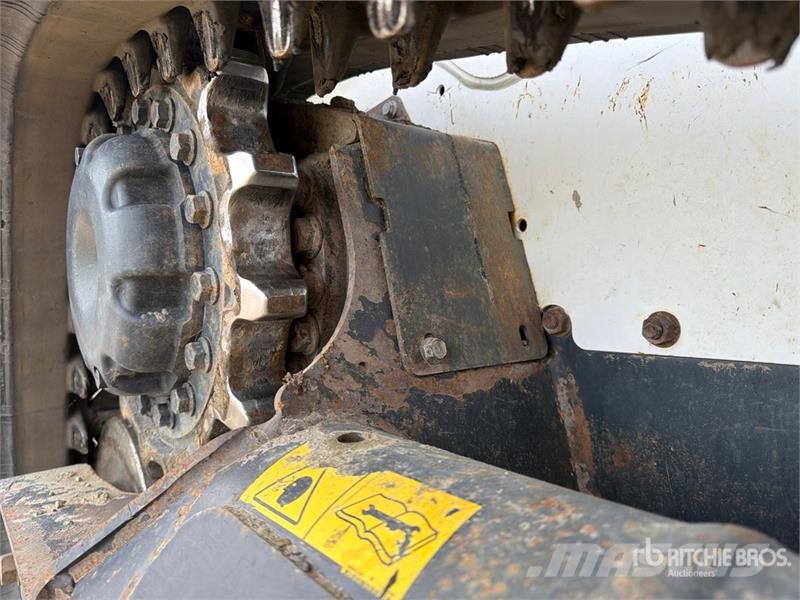 Bobcat T590 Carregadoras de direcção deslizante