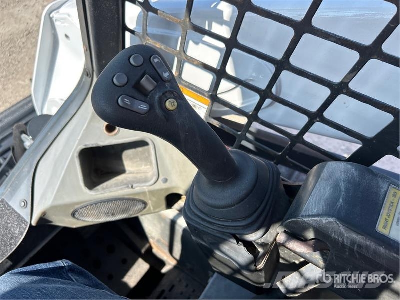 Bobcat T595 Smykem řízené nakladače