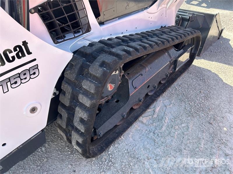 Bobcat T595 Smykem řízené nakladače