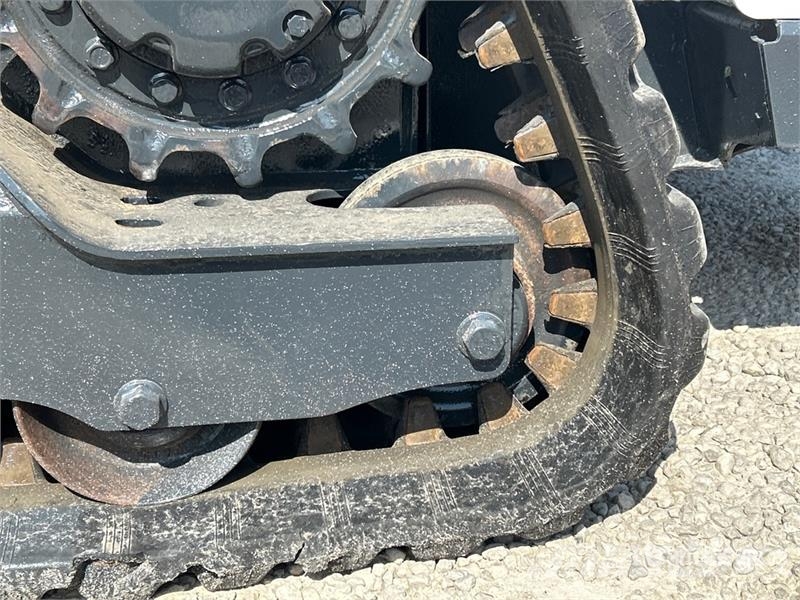 Bobcat T595 Smykem řízené nakladače