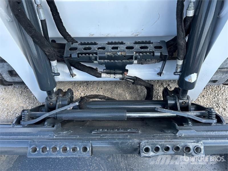 Bobcat T595 Smykem řízené nakladače
