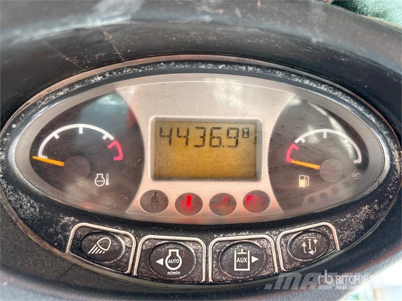 Bobcat T595 Smykem řízené nakladače