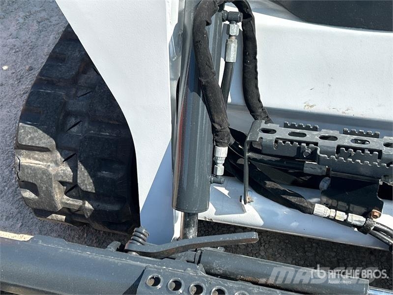 Bobcat T595 Smykem řízené nakladače