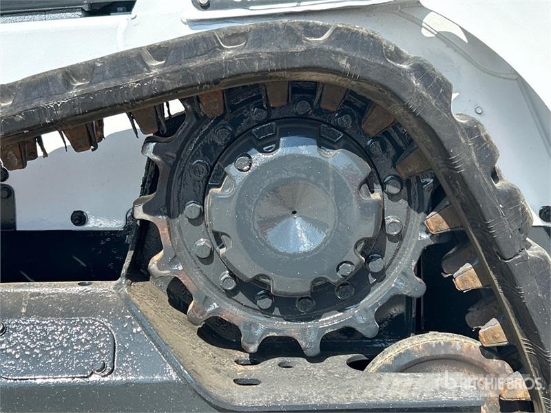 Bobcat T595 Smykem řízené nakladače